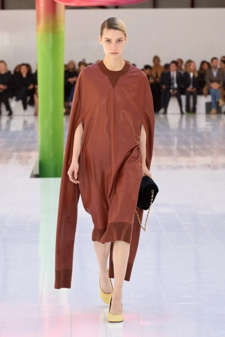 Модели коллекции Loewe 2023 READY-TO-WEAR