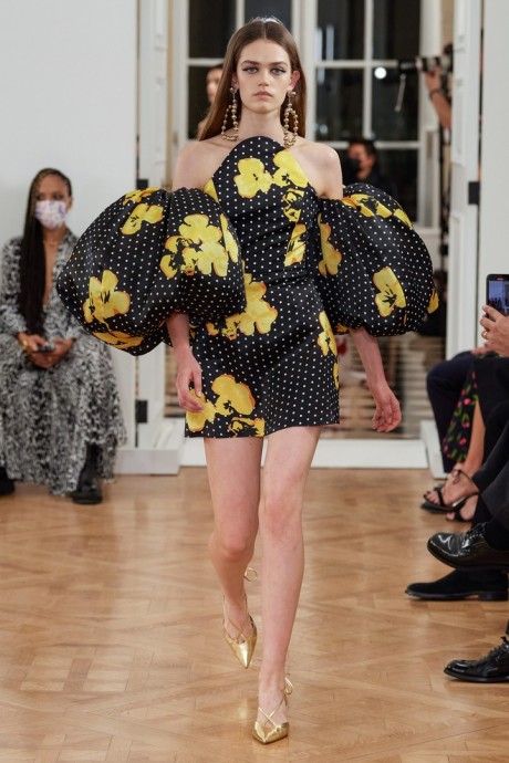 Коллекция Carolina Herrera Ready-To-Wear Весна-Лето 2022 Коллекция Carolina Herrera Ready-To-Wear Весна-Лето 2022