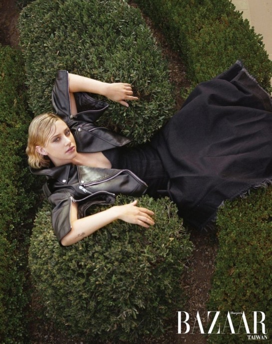 Лили Рейнхарт (Lili Reinhart) в фотосессии для журнала Harper’s Bazaar Taiwan (2022) Лили Рейнхарт (Lili Reinhart) в фотосессии для журнала Harper’s Bazaar Taiwan (2022)