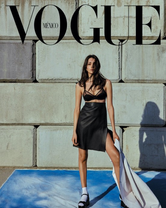 Зион Морено (Zión Moreno) украсила августовский выпуск Vogue Mexico