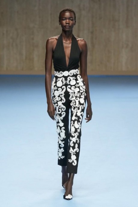Коллекция Carolina Herrera Ready-To-Wear Весна-Лето 2025 Коллекция Carolina Herrera Ready-To-Wear Весна-Лето 2025