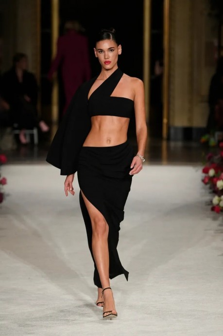 Коллекция Christian Siriano Ready-To-Wear Осень-Зима 2023 Коллекция Christian Siriano Ready-To-Wear Осень-Зима 2023