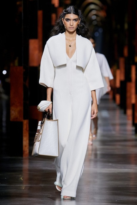 Коллекция Fendi Ready-To-Wear Весна-Лето 2022