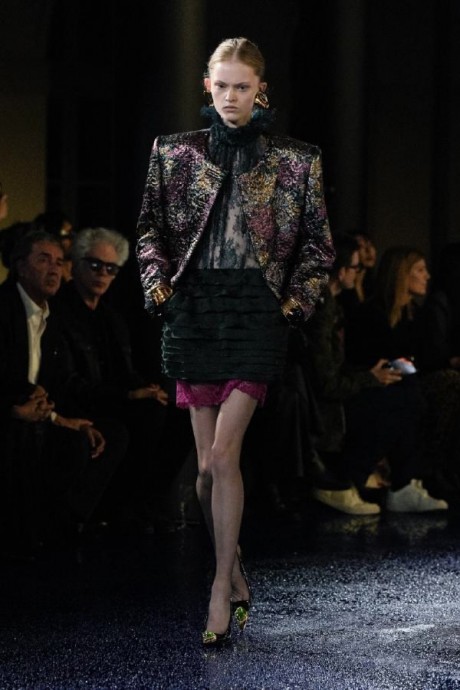 Коллекция Saint Laurent Ready-To-Wear Весна-Лето 2025 Коллекция Saint Laurent Ready-To-Wear Весна-Лето 2025
