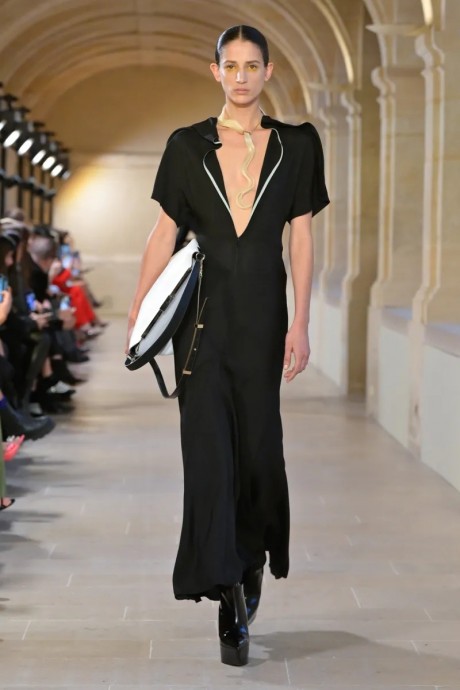 Коллекция Victoria Beckham Ready-To-Wear Осень-Зима 2023-2024 Коллекция Victoria Beckham Ready-To-Wear Осень-Зима 2023-2024