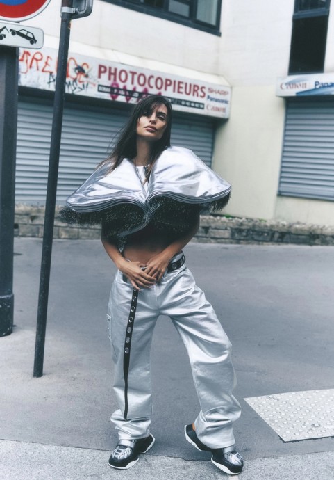 Эмили Ратаковски (Emily Ratajkowski) в фотосессии для журнала Elle UK (2023) Эмили Ратаковски (Emily Ratajkowski) в фотосессии для журнала Elle UK (2023)