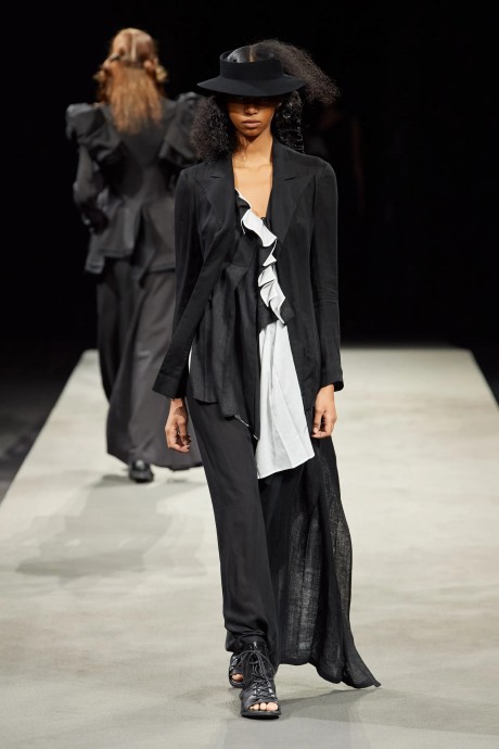 Обзор коллекции Yohji Yamamoto 2023 READY-TO-WEAR