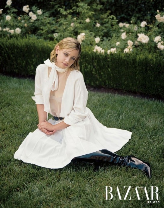 Лили Рейнхарт (Lili Reinhart) в фотосессии для журнала Harper’s Bazaar Taiwan (2022) Лили Рейнхарт (Lili Reinhart) в фотосессии для журнала Harper’s Bazaar Taiwan (2022)