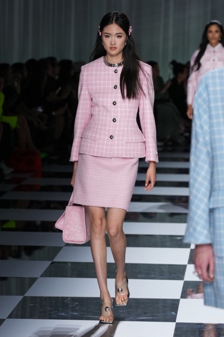 Лучшие в моде: Versace Spring/Summer 2024 RTW Collection Лучшие в моде: Versace Spring/Summer 2024 RTW Collection