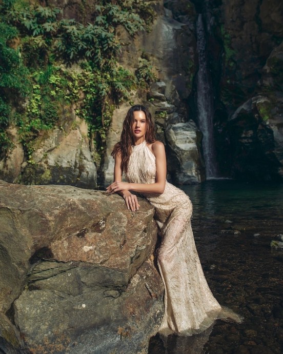 Алессандра Амброcио (Alessandra Ambrosio) в фотосессии для журнала Vogue Portugal (2024) Алессандра Амброcио (Alessandra Ambrosio) в фотосессии для журнала Vogue Portugal (2024)