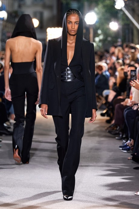 Коллекция Alaïa Ready-To-Wear Весна-Лето 2022