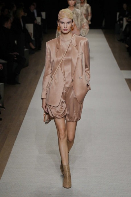 Коллекция Giorgio Armani Ready-To-Wear Весна-Лето 2025 Коллекция Giorgio Armani Ready-To-Wear Весна-Лето 2025