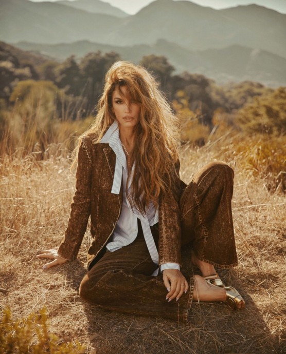 Синди Кроуфорд (Cindy Crawford) в фотосессии для журнала Flaunt (2024) Синди Кроуфорд (Cindy Crawford) в фотосессии для журнала Flaunt (2024)