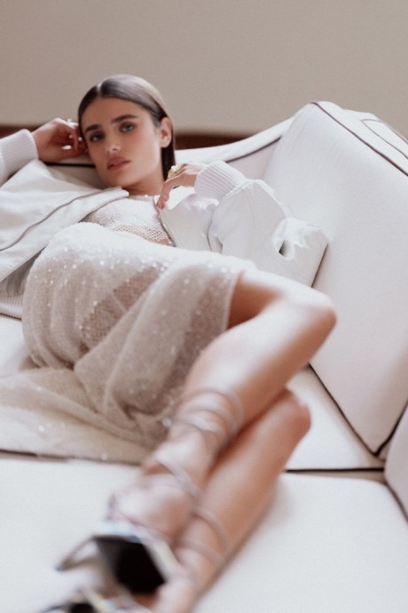 Тейлор Хилл (Taylor Hill) в фотосессии для LVR Magazine (2023)