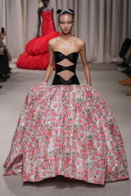 Коллекция Giambattista Valli Haute Couture Весна-Лето 2024 Коллекция Giambattista Valli Haute Couture Весна-Лето 2024