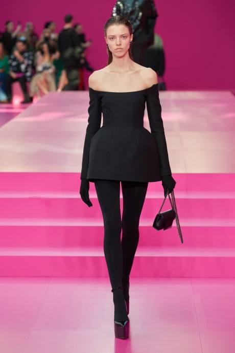 Коллекция Valentino Ready-To-Wear Осень-Зима 2022/2023 Коллекция Valentino Ready-To-Wear Осень-Зима 2022/2023