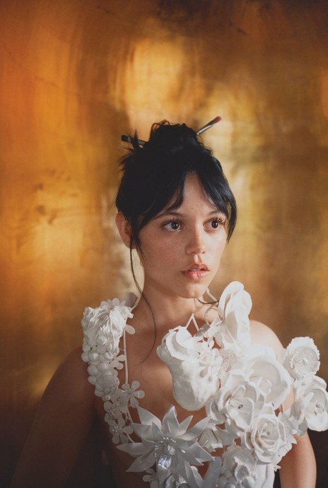 Дженна Ортега (Jenna Ortega) в фотосессии для журнала Vanity Fair (2024) Дженна Ортега (Jenna Ortega) в фотосессии для журнала Vanity Fair (2024)