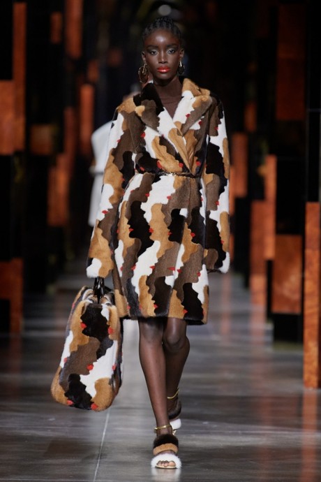 Коллекция Fendi Ready-To-Wear Весна-Лето 2022