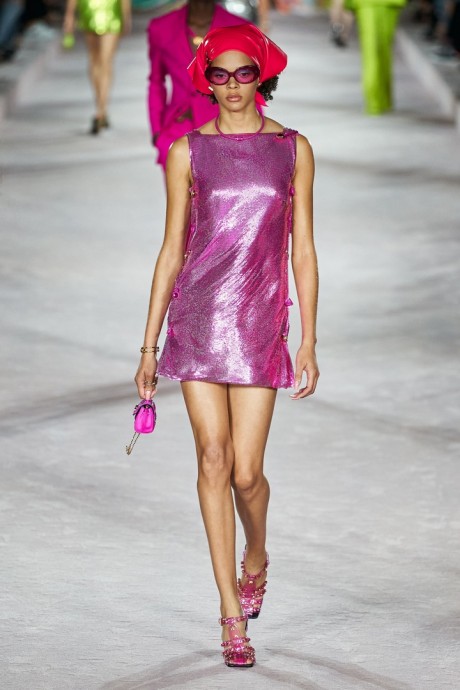 Коллекция Versace Ready-To-Wear Весна-Лето 2022