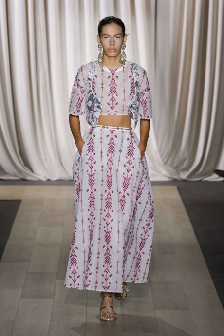 Коллекция Giambattista Valli Ready-To-Wear Весна-Лето 2024 Коллекция Giambattista Valli Ready-To-Wear Весна-Лето 2024