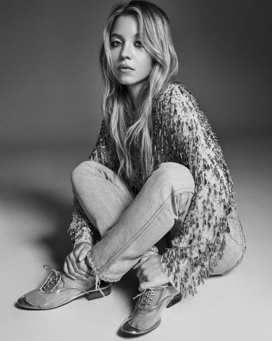 Сидни Суини (Sydney Sweeney) в фотосессии для журнала Harper’s Bazaar Spain (2024) Сидни Суини (Sydney Sweeney) в фотосессии для журнала Harper’s Bazaar Spain (2024)