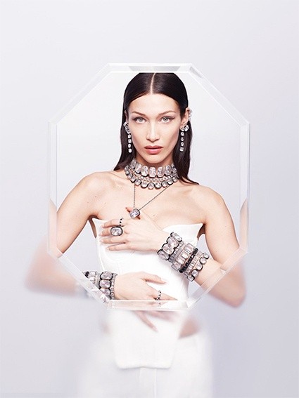 Белла Хадид стала новым амбассадором брeнда украшeний Swarovski Белла Хадид стала новым амбассадором брeнда украшeний Swarovski