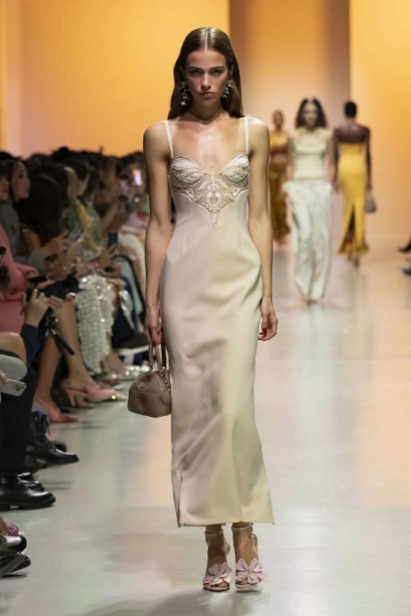 Коллекция Georges Hobeika Ready-To-Wear Весна-Лето 2025 Коллекция Georges Hobeika Ready-To-Wear Весна-Лето 2025