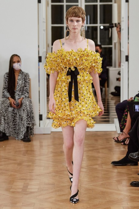 Коллекция Carolina Herrera Ready-To-Wear Весна-Лето 2022 Коллекция Carolina Herrera Ready-To-Wear Весна-Лето 2022