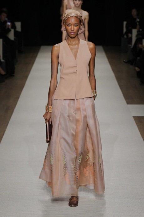Коллекция Giorgio Armani Ready-To-Wear Весна-Лето 2025 Коллекция Giorgio Armani Ready-To-Wear Весна-Лето 2025