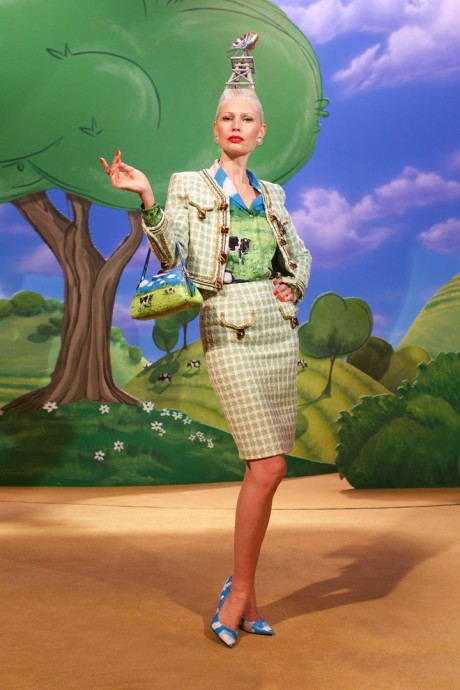 Коллекция Moschino Ready-To-Wear Осень-Зима 2021/2022 Коллекция Moschino Ready-To-Wear Осень-Зима 2021/2022