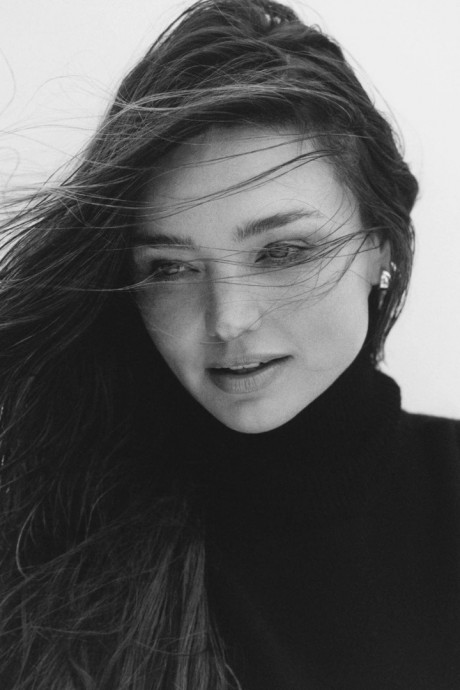 Миранда Керр (Miranda Kerr) в фотосессии для журнала Vogue Australia (2024)