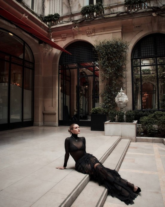 Роузи Хантингтон-Уайтли в фотосессии для журнала Harper’s Bazaar Australia Роузи Хантингтон-Уайтли в фотосессии для журнала Harper’s Bazaar Australia