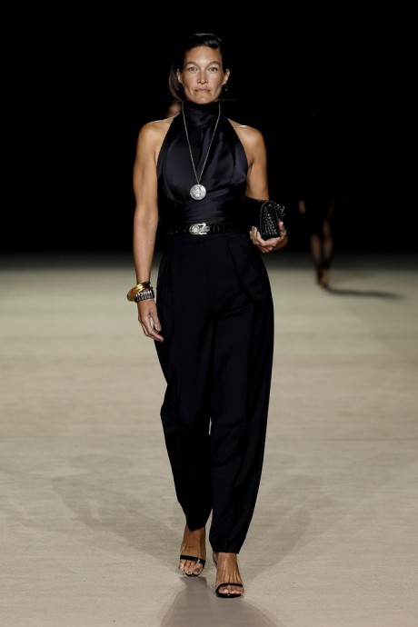Высокая мода Carla Zampatti Resort 2025