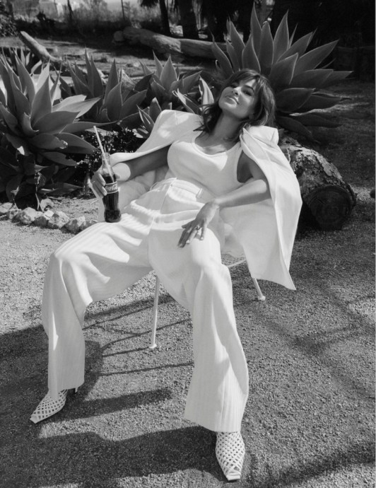Ева Мендес (Eva Mendes) в фотосессии для журнала ELLE France (2025) Ева Мендес (Eva Mendes) в фотосессии для журнала ELLE France (2025)