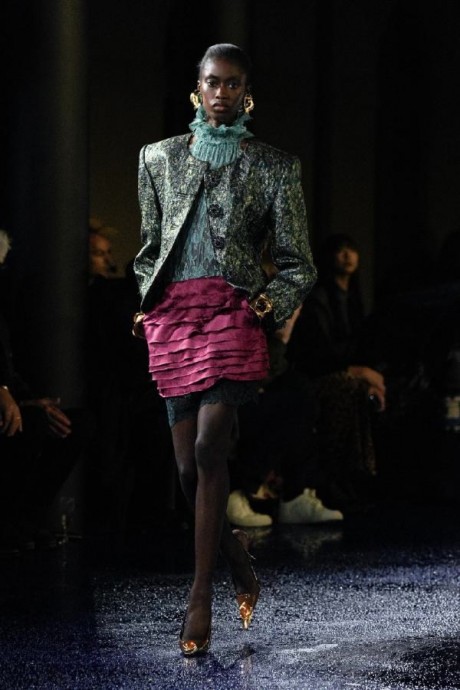 Коллекция Saint Laurent Ready-To-Wear Весна-Лето 2025 Коллекция Saint Laurent Ready-To-Wear Весна-Лето 2025