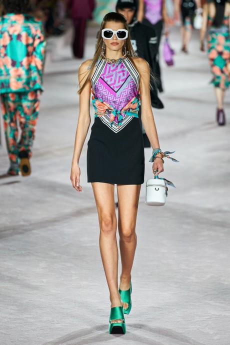 Коллекция Versace Ready-To-Wear Весна-Лето 2022