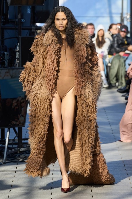 Обзор коллекции Stella McCartney Fall 2024 Ready-to-Wear Обзор коллекции Stella McCartney Fall 2024 Ready-to-Wear