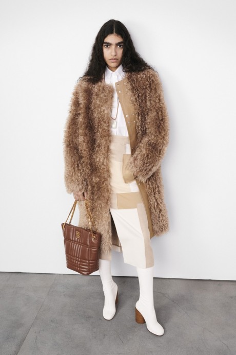 Коллекция Burberry Pre-Fall Осень-Зима 2022/2023