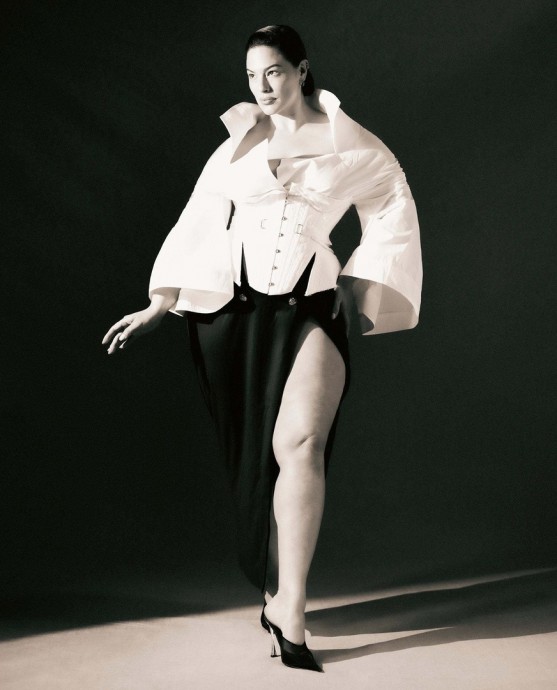 Эшли Грэм (Ashley Graham) в фотосессии для журнала Vogue Czech (2024) Эшли Грэм (Ashley Graham) в фотосессии для журнала Vogue Czech (2024)
