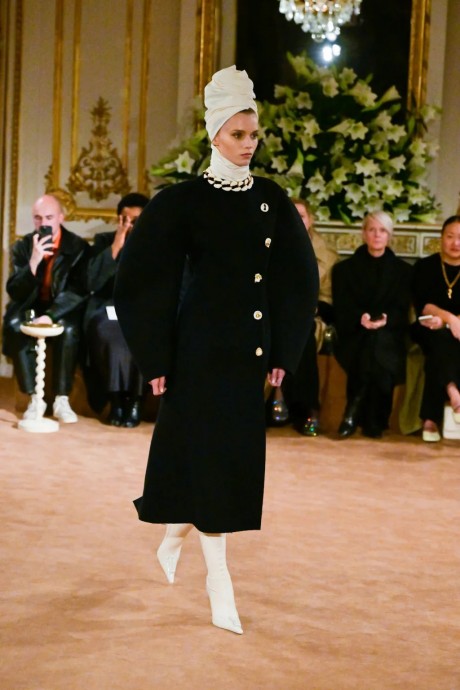 Коллекция Schiaparelli Ready-To-Wear Осень-Зима 2023-2024 Коллекция Schiaparelli Ready-To-Wear Осень-Зима 2023-2024