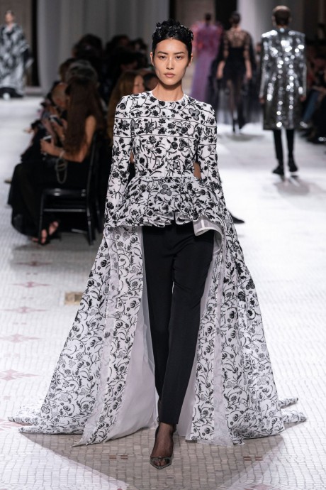 Модели коллекции Givenchy Couture