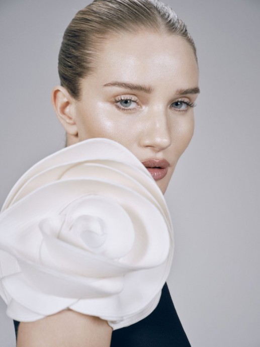 Рози Хантингтон-Уайтли – стала главнoй звездoй нoвогo выпуска Vogue Turkey