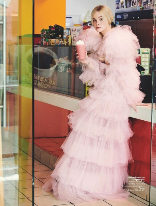 Эль Фаннинг (Elle Fanning) в фотосессии для журнала InStyle Spain