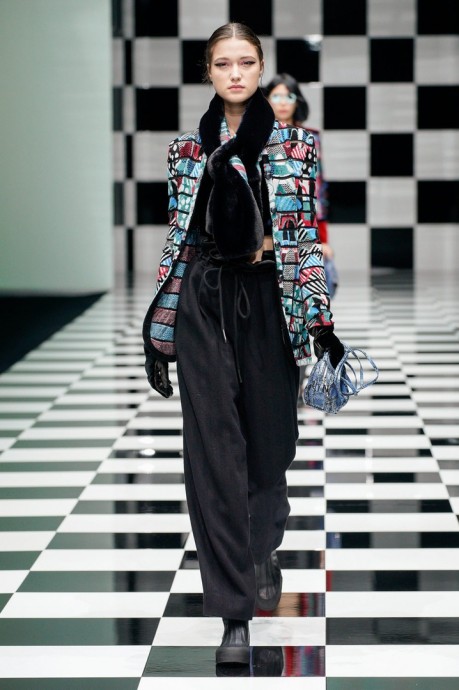 Коллекция Emporio Armani Ready-To-Wear Осень-Зима 2022/2023 Коллекция Emporio Armani Ready-To-Wear Осень-Зима 2022/2023
