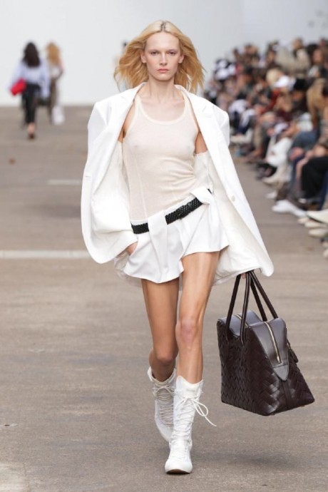 Коллекция Stella McCartney Ready-To-Wear Весна-Лето 2025 Коллекция Stella McCartney Ready-To-Wear Весна-Лето 2025