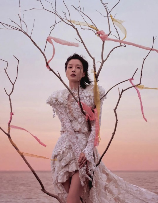 Ду Цзюань (Du Juan) в фотосессии для журнала Elle China (2023) Ду Цзюань (Du Juan) в фотосессии для журнала Elle China (2023)