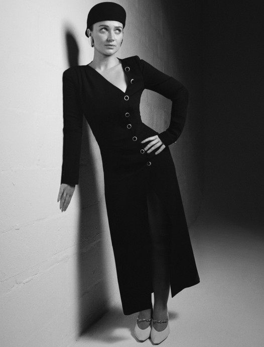 Ив Хьюсон (Eve Hewson) в фотосессии для журнала Porter Edit (2024) Ив Хьюсон (Eve Hewson) в фотосессии для журнала Porter Edit (2024)
