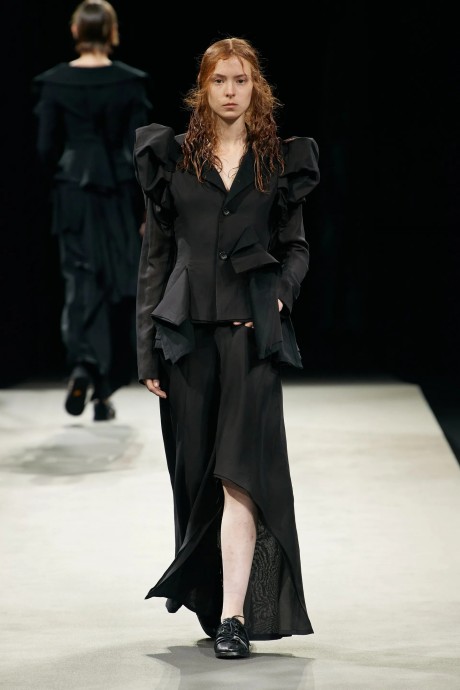 Обзор коллекции Yohji Yamamoto 2023 READY-TO-WEAR