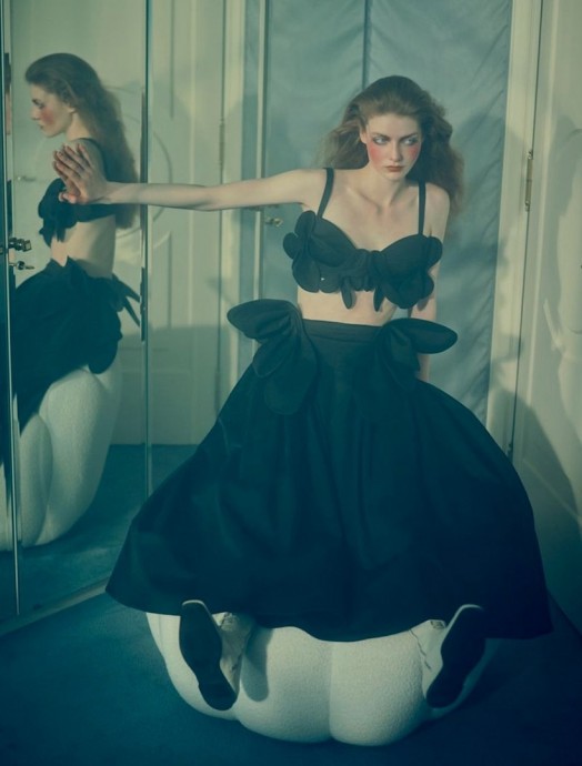 Алида Грейс в Афинах в кампейне весенней коллекции Fashion Femininity Алида Грейс в Афинах в кампейне весенней коллекции Fashion Femininity