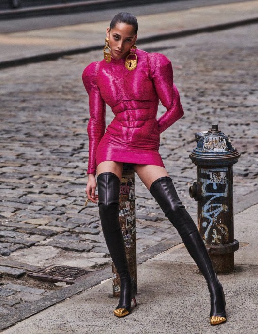 Ясмин Вейналдум (Yasmin Wijnaldum) появилась на страницах августовского выпуска Vogue Germany Ясмин Вейналдум (Yasmin Wijnaldum) появилась на страницах августовского выпуска Vogue Germany